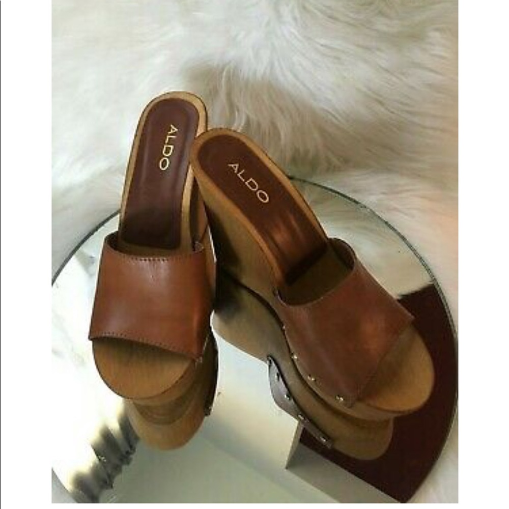 Also brown wood wedges